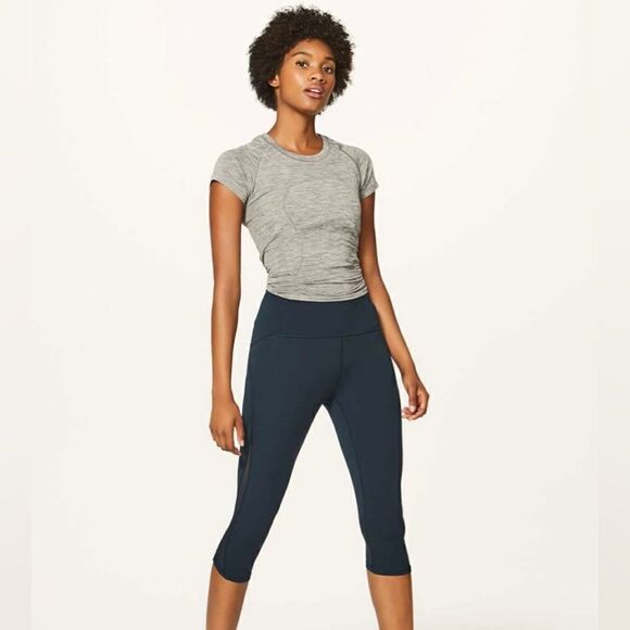 Lululemon sz 4 Train Times Crop (17" )
Nocturnal Teal excellent pre owned cond - Picture 8 of 13